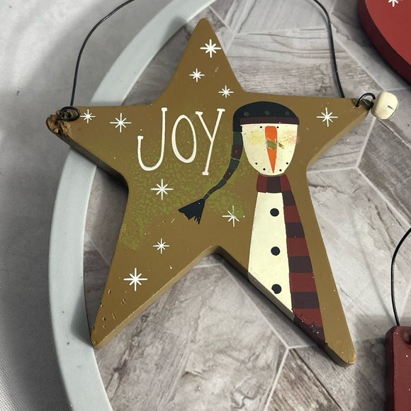 Set of 4 Wooden Christmas Ornaments Folk Art Snowman JOY Jolly Primitive Rustic - Picture 2 of 10